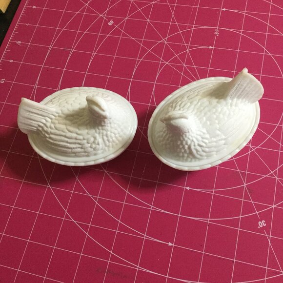 Set of 2 vintage hens on nest these are 4 inches long so that are mini - Picture 1 of 6